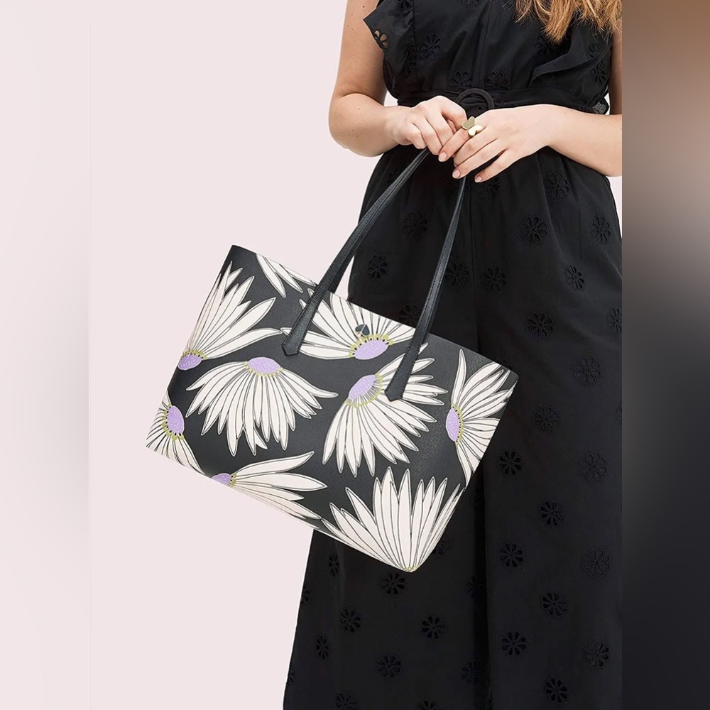 Kate Spade New York
MOLLY FALLING FLOWER LARGE TOTE